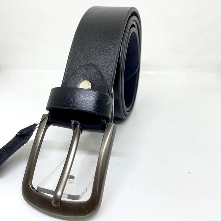 Premium Genuine Leather Men’s Belt – Matte Silver Pin Buckle (Black)